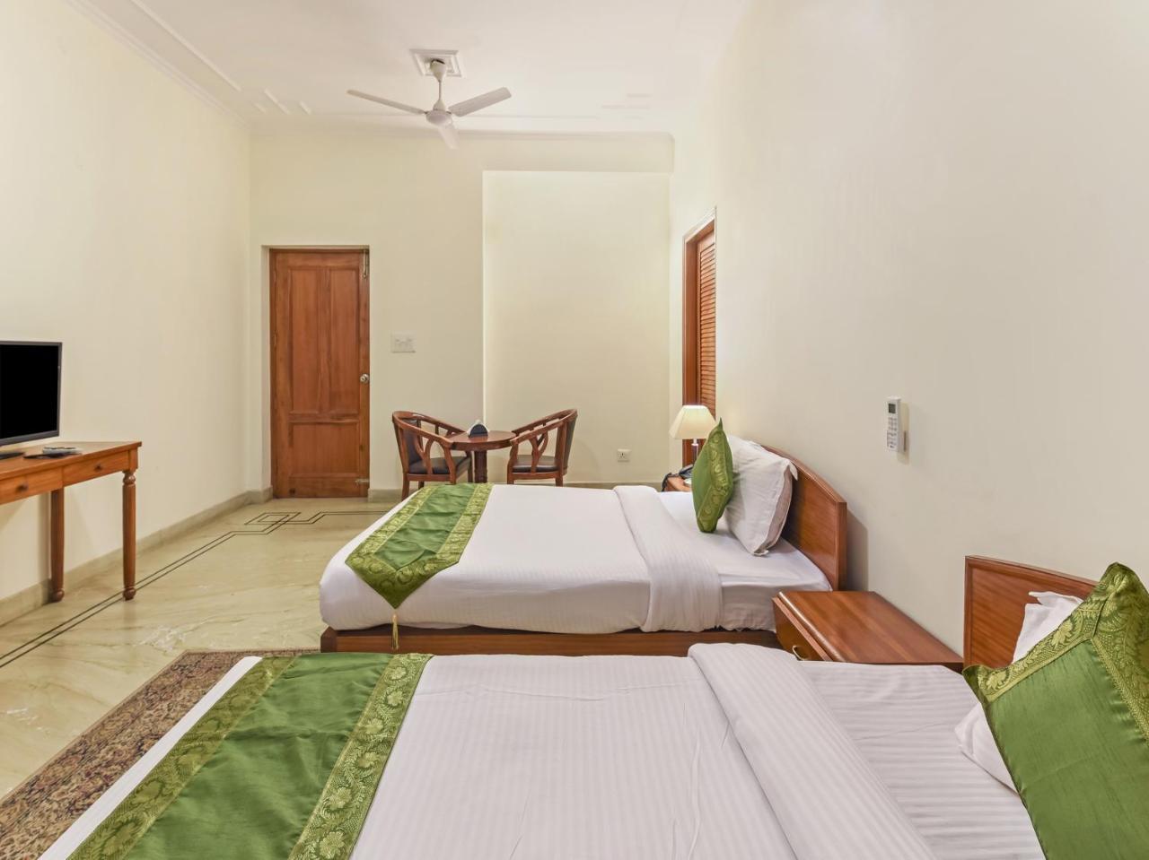 Treebo Trip The Nest Corporate Hotell Greater Noida Eksteriør bilde