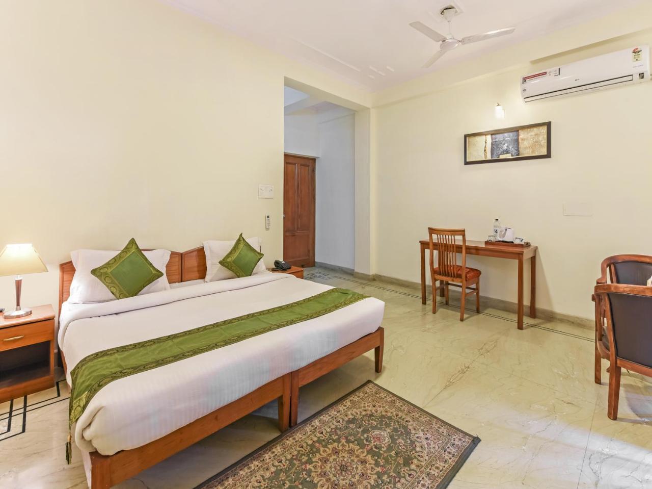 Treebo Trip The Nest Corporate Hotell Greater Noida Eksteriør bilde